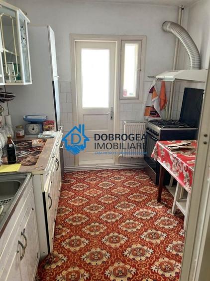 Apartament cu 2 camere decomandat în Peco