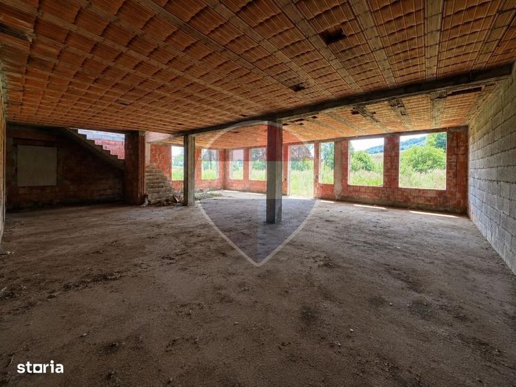 Spațiu comercial, de 400 mp, în Măieruș