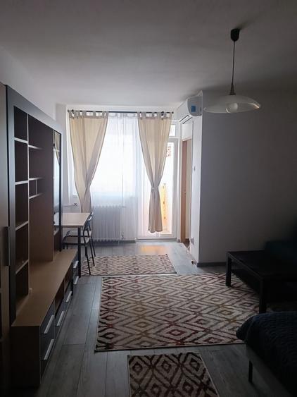 Garsonieră decomandată în Central