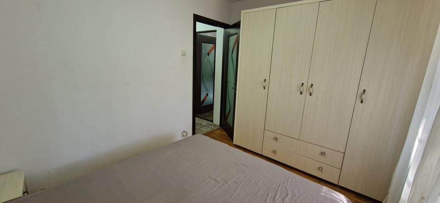 Apartament cu 2 camere semidecomandat, mobilat în Craiovița Nouă