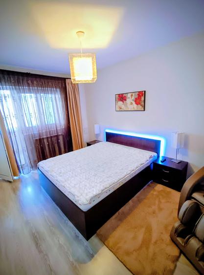 Apartament cu 3 camere decomandat în Runcu