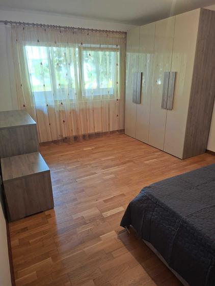 Apartament cu 3 camere decomandat în Florești