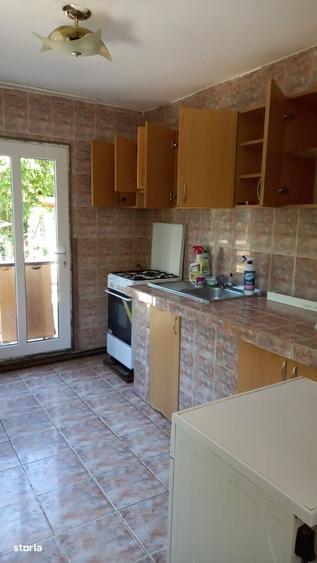 Casă cu 4 camere în Ostroveni