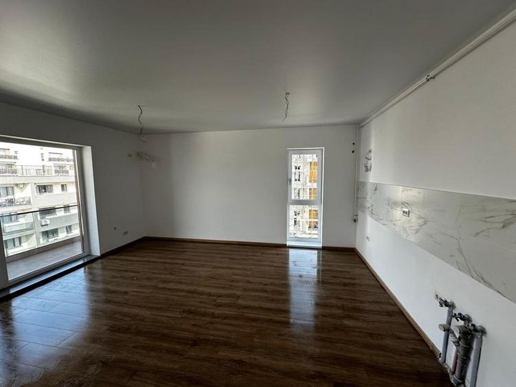 Apartament cu 2 camere semidecomandat în Metalurgiei