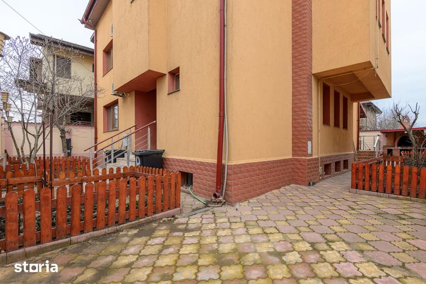 Vila spa?ioasa S+P+1+M | 306 mp utili | Trapezului | 9 camere | 4 Bai - 15