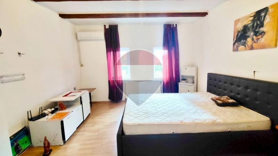 Casă individuală cu 3 camere cu Teren 150 Mp în Schei