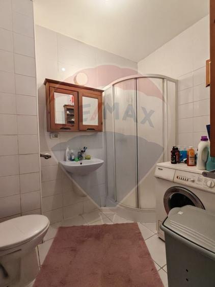 Apartament cu 3 camere decomandat, mobilat în Blumăna