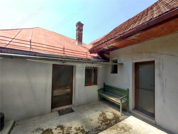 Casă cu 2 camere cu Teren 80 Mp în Vest