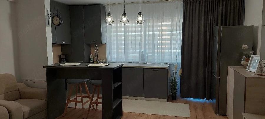 Garsonieră decomandată în Central