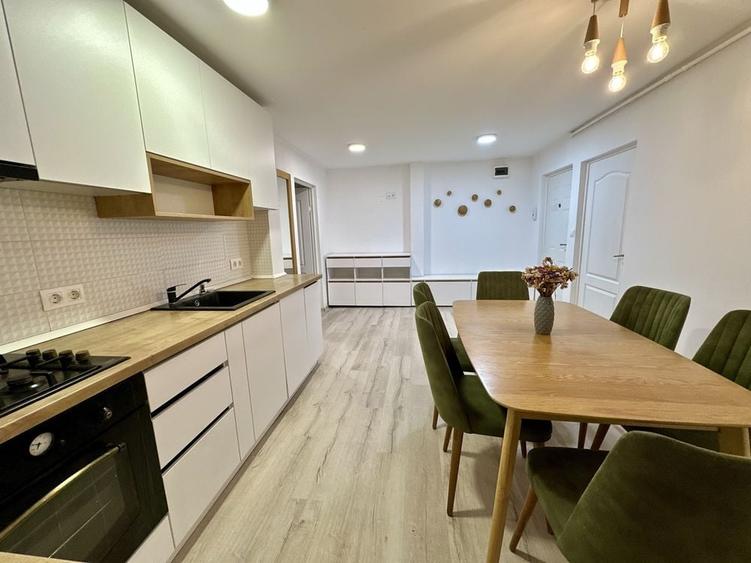 Apartament cu 3 camere decomandat în Stana