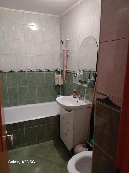 Apartament cu 3 camere decomandat în Exterior Vest