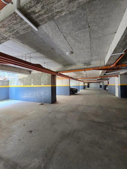 Apartament cu 4 camere decomandat în Dobroești