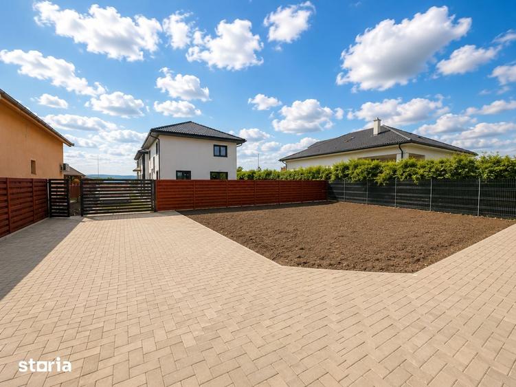 Casă cu 9 camere cu Teren 476 Mp în Jucu