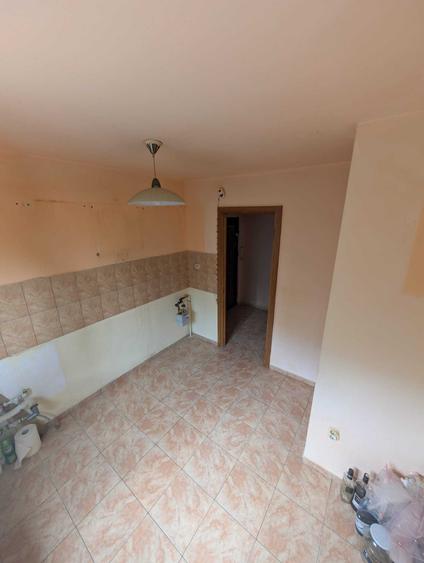 Apartament cu 3 camere semidecomandat în Gorjului
