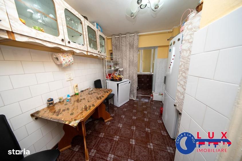Apartament cu 3 camere decomandat în Babadag