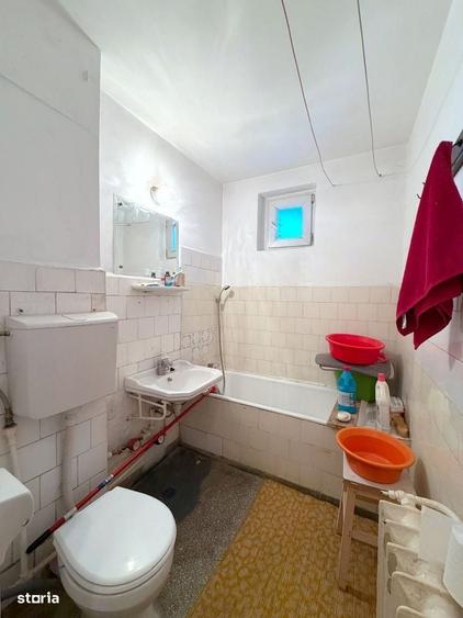 Apartament cu 3 camere semidecomandat în Costin Georgian