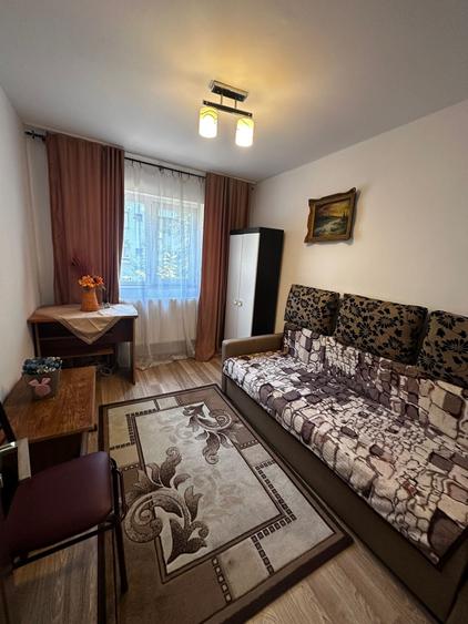 Apartament cu 3 camere semidecomandat în Alexandru cel Bun