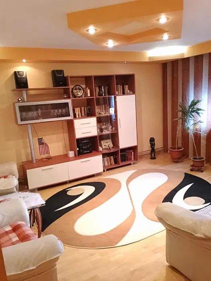Apartament cu 3 camere decomandat, mobilat în 1 Decembrie