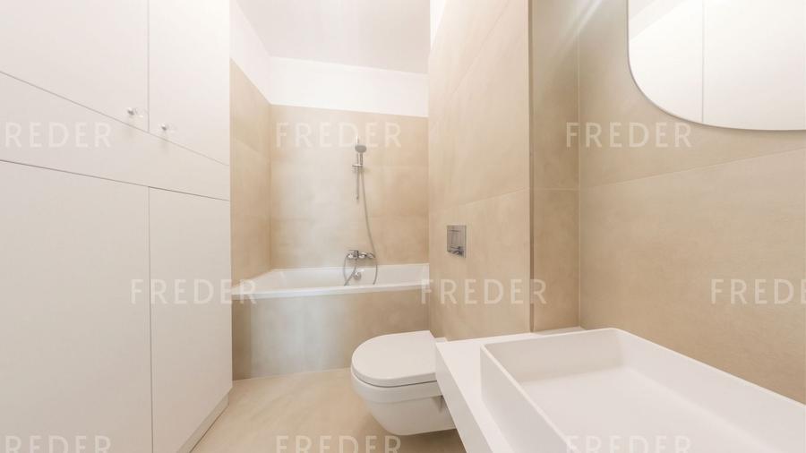 Apartament cu 3 camere semidecomandat în Tunari
