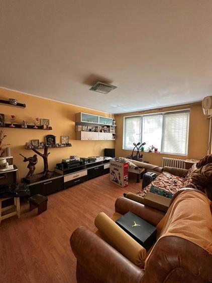 Apartament cu 3 camere decomandat în Rahova