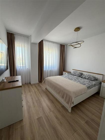 Apartament cu 2 camere decomandat, mobilat în Tractorul