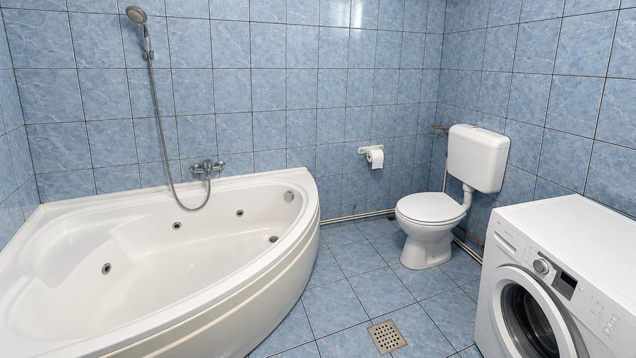 Casă individuală cu 7 camere cu Canalizare în Filipeștii de Pădure