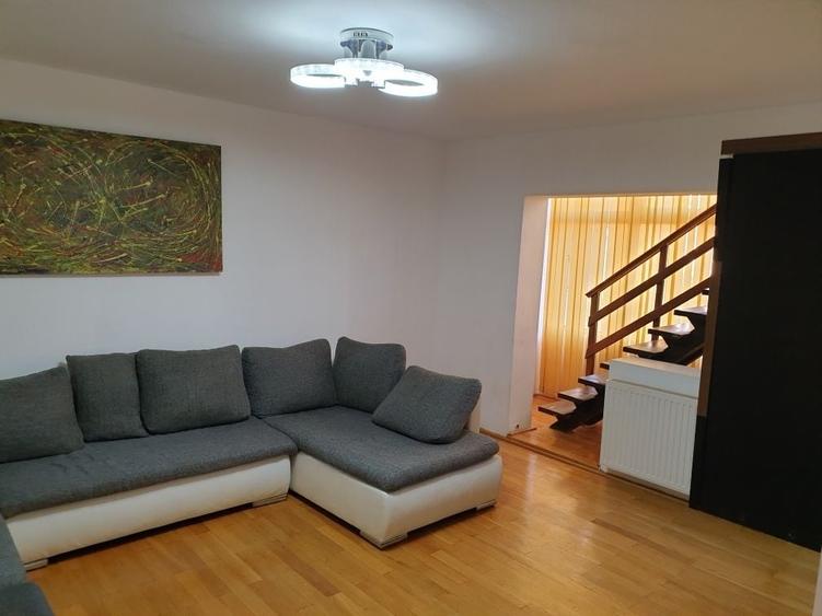 Apartament cu 4 camere decomandat în Central