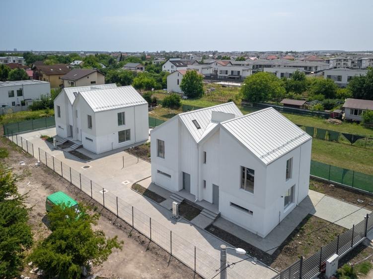 Duplex cu 4 camere cu Teren 250 Mp în Central