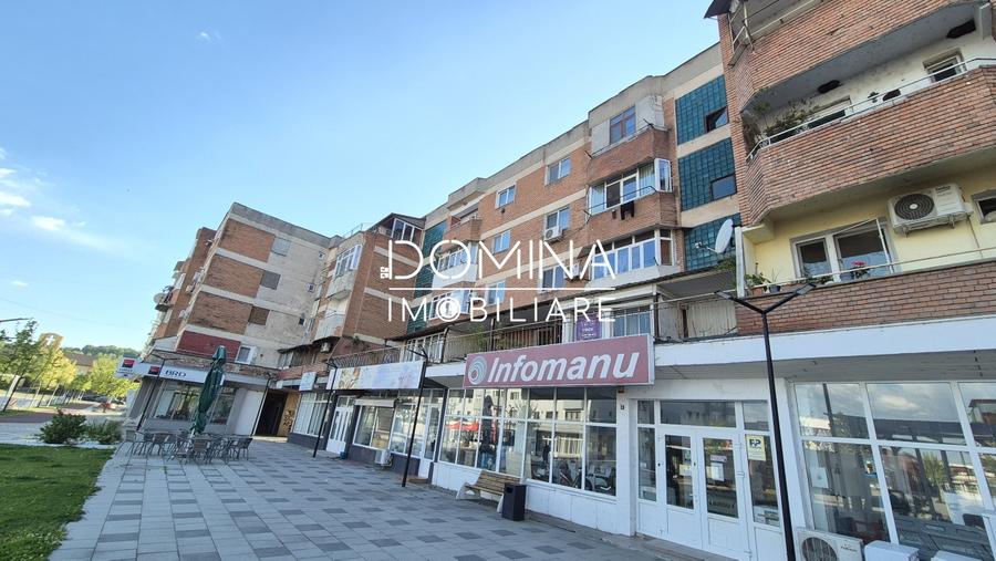 Vânzare apartament 3 camere, etaj 1, situat în Rovinari, strada Minerilor - 3