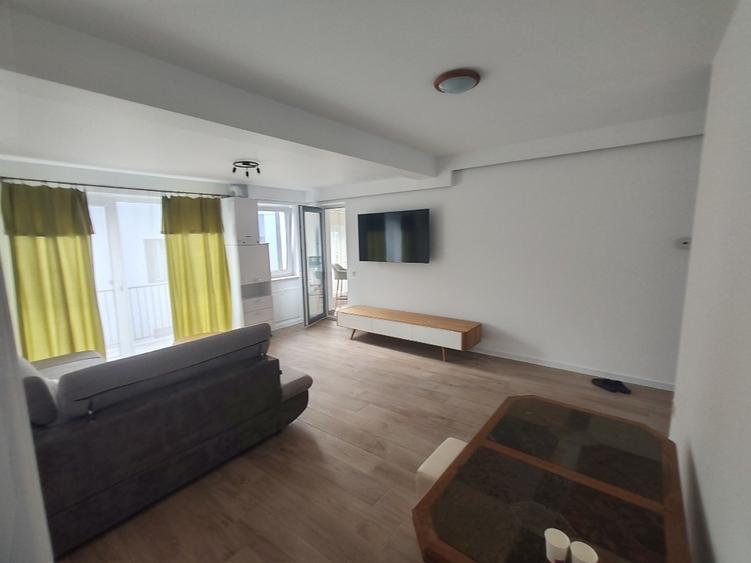 Apartament cu 3 camere decomandat, mobilat în Gruia