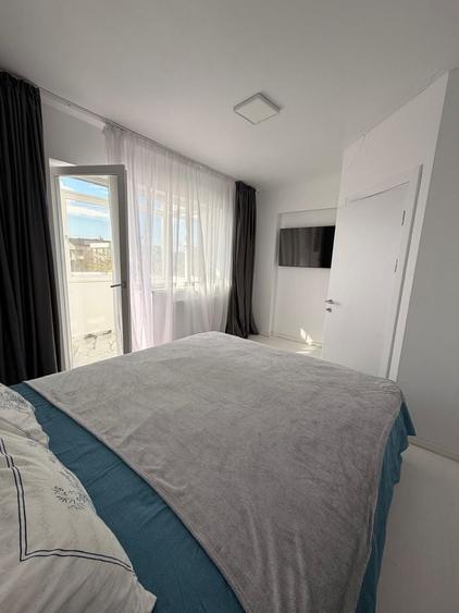 Apartament cu 3 camere decomandat în Exterior Vest