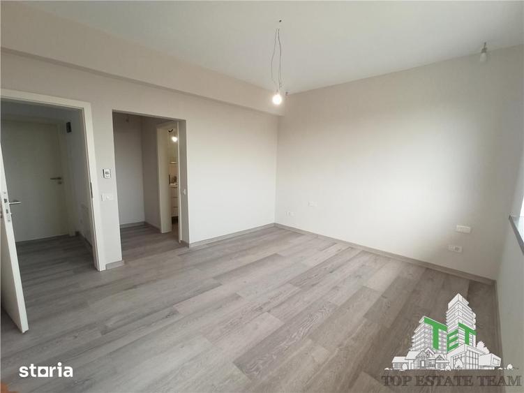Casă cu 5 camere cu Teren 530 Mp în Odăile