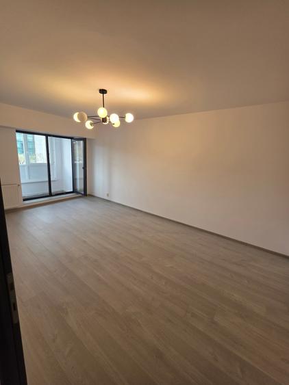 Apartament cu 3 camere decomandat în P-ța Unirii