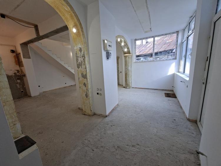 Casă cu 4 camere cu Teren 145 Mp în Unirii
