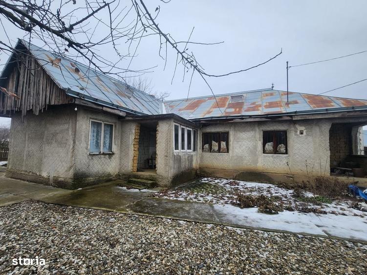 Casă cu 4 camere în Faraoani