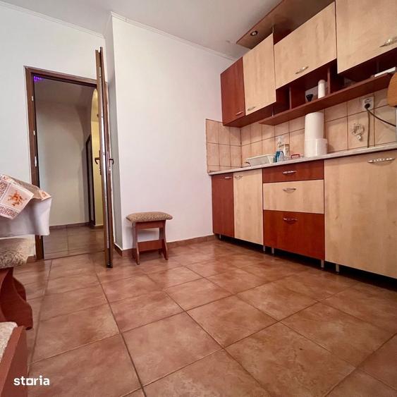 Apartament cu 3 camere decomandat în Micro 12