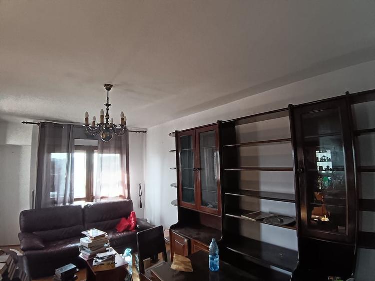 Apartament cu 4 camere în Splaiul Unirii
