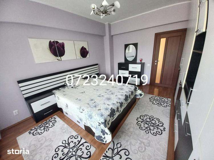 Apartament cu 3 camere semidecomandat în Berceni