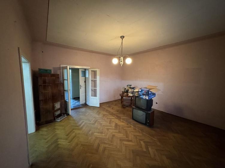 Casă cu 3 camere în Central