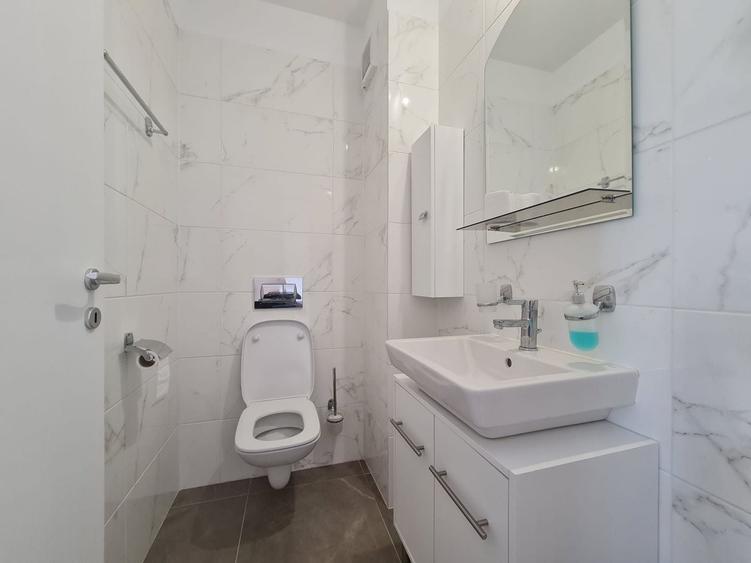 Apartament cu 3 camere decomandat în Barbu Văcărescu