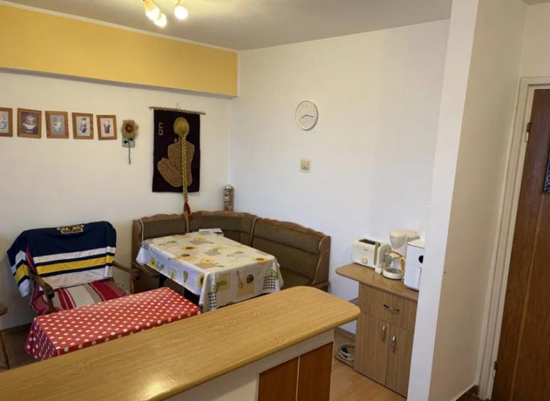 Apartament cu 4 camere semidecomandat în Gării
