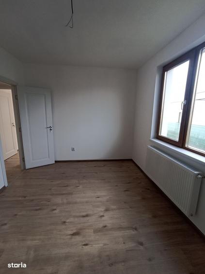 Casă cu 2 camere cu Teren 440 Mp în Central