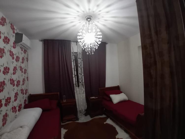 Apartament cu 3 camere semidecomandat, mobilat în Alba Iulia