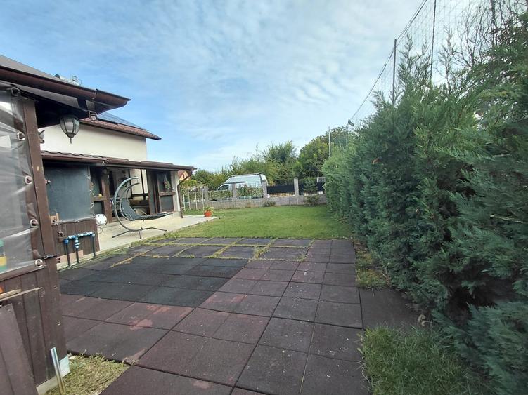 Casă individuală cu 5 camere cu Garaj în Berceni
