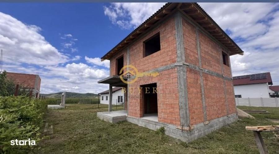 Casă cu 4 camere în Cristian