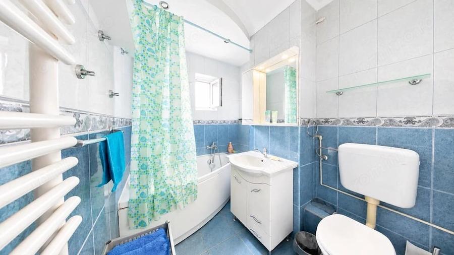 Apartament cu 2 camere semidecomandat în Intim