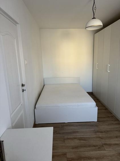 Apartament cu 3 camere semidecomandat în Micro 15