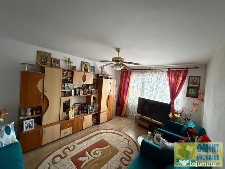 Apartament cu 2 camere decomandat în Km 4