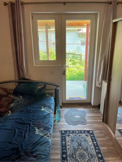 Apartament cu 3 camere semidecomandat, mobilat în Central