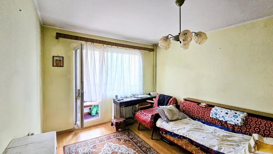 Garsonieră decomandată, etaj 2, balcon, bloc izolat – Astra, Str. Uranus - 4